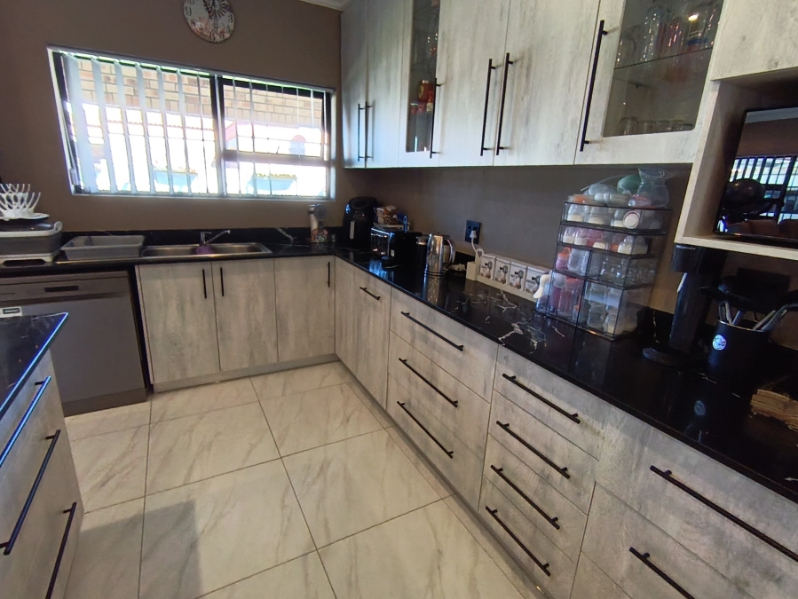 3 Bedroom Property for Sale in Wavecrest Eastern Cape